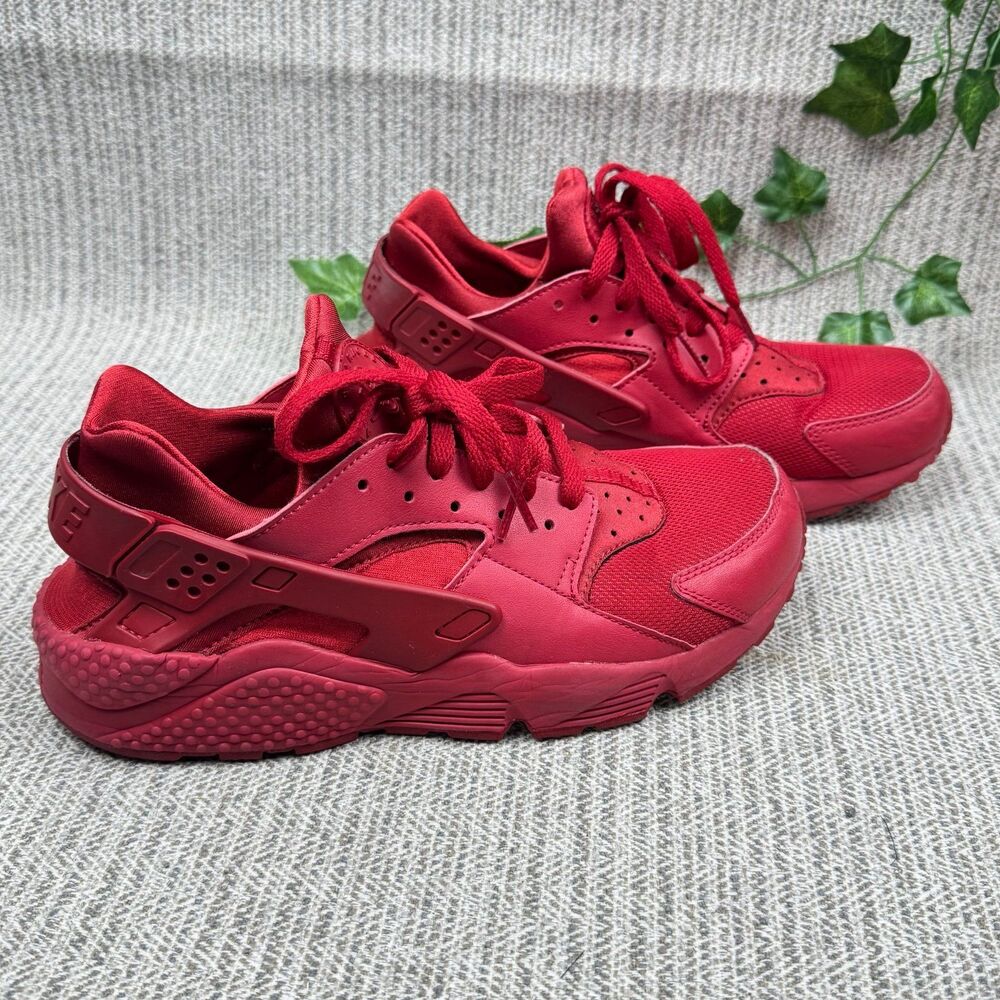 NIKE Air Huarache Triple Red University Athletic Trainers SZ 8 women’s